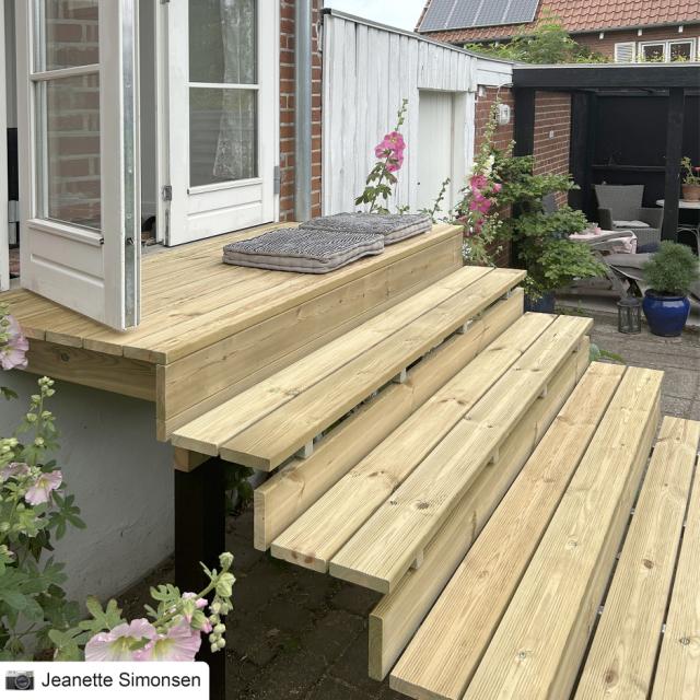 Terrassetrappe 34,2° træ/galv. stål 6 trin 177 cm – 546461-1 DETAIL80692