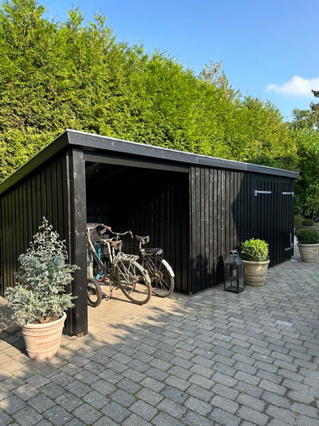 Nordic Multi Gartenhaus 14 m² - 3 Module Doppeltür & offene/geschlossene Fassade m. Dachpappe/Aluleisten/H-Pfostenfüße